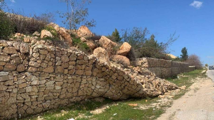 انهيار جدار على طريق عمان – إربد