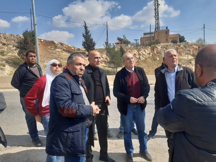 وزير الأشغال يتفقد موقع الانهيارات قرب جسر الخريشية