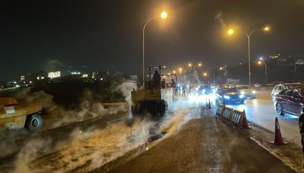 الانتهاء من إعادة تأهيل الخلطات الاسفلتية لنفق الملتقى على طريق المطار