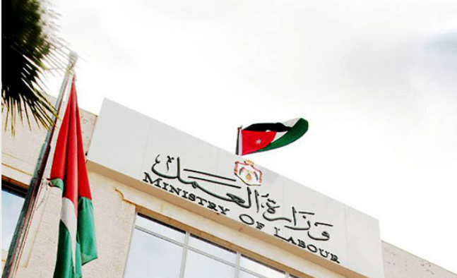 خبراء: التراجع الحكومي عن إلغاء وزارة العمل يقتضي تفعيل دورها