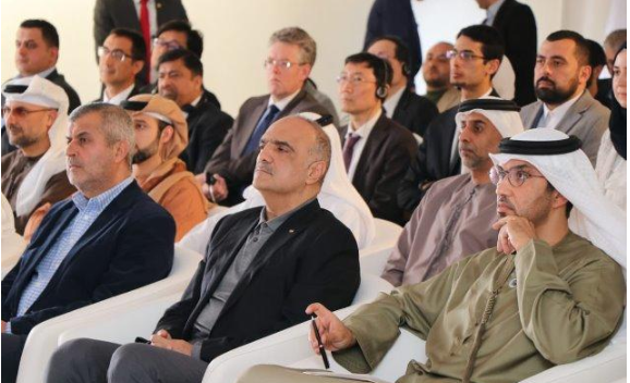 الخصاونة يدشن محطة بينونة للطاقة الشمسية في الموقر