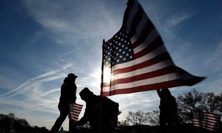 توصية بتشديد قواعد حيازة العسكريين الأميركيين أسلحة نارية شخصية للحدّ من حالات الانتحار