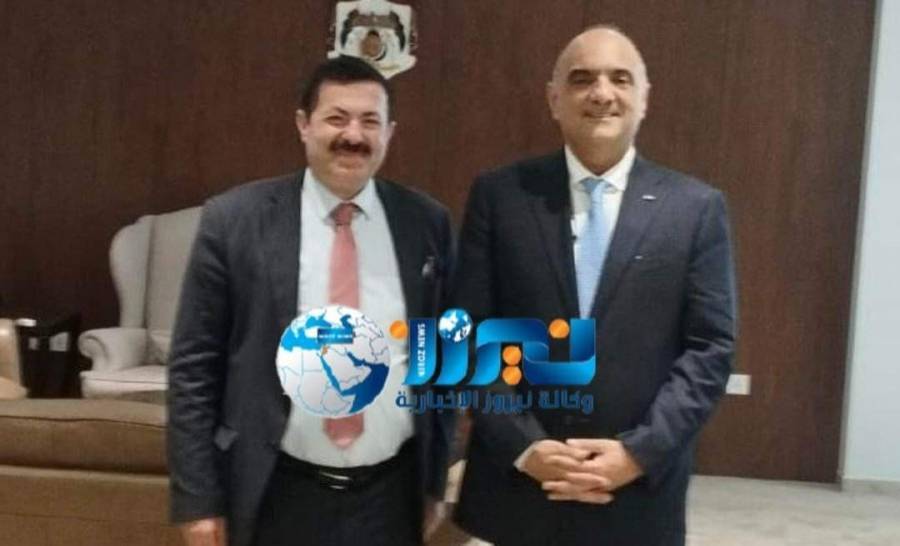 رئيس الوزراء  الخصاونة  يستقبل المؤرخ العرموطي مُعِد ومُؤلف موسوعة عمَّان أيّام زمان