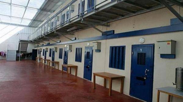 الأسرى يواصلون العصيان ضد إدارة سجون الاحتلال لليوم 14