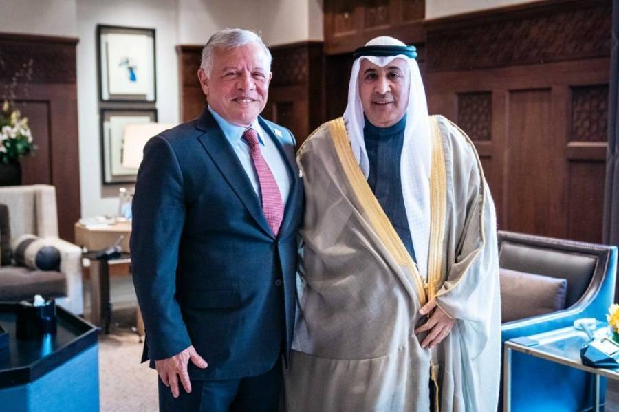 الملك يلتقي السفير الديحاني