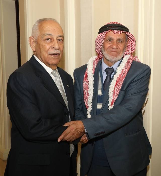 رئيس الديوان الملكي يلتقي عدد من أبناء منطقة المعراض في جرش...صور