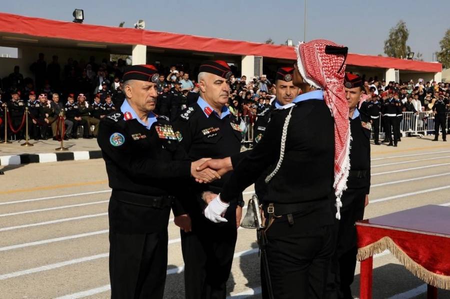 مدير الأمن العام يرعى تخريج كتيبتي الكرامة والقادسية للشرطة المستجدين...صور