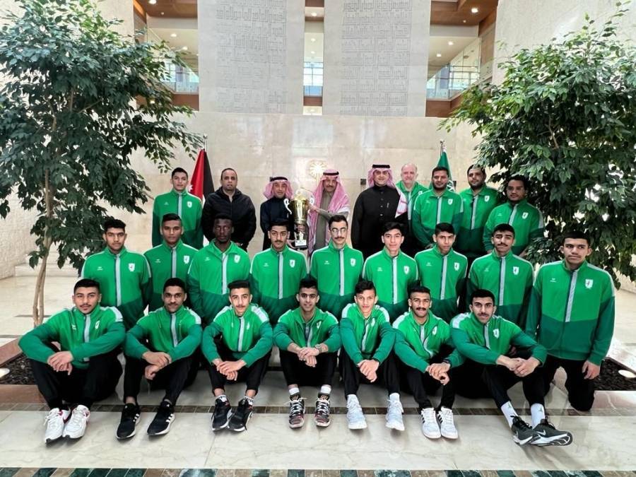 السديري يلتقي رئيس الاتحادين السعودي والعربي في عمان