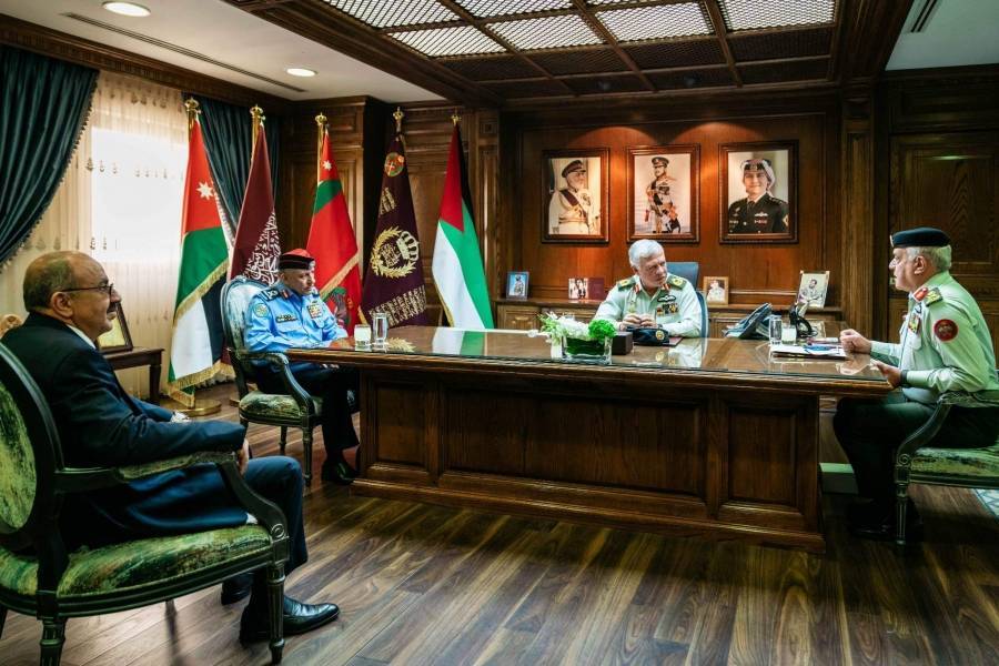 الملك للجيش العربي والأجهزة الأمنية في ذكرى التعريب : أنتم محط تقدير من الجميع