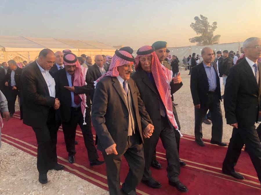 رئيس الديوان الملكي يعزي عشيرة السرور