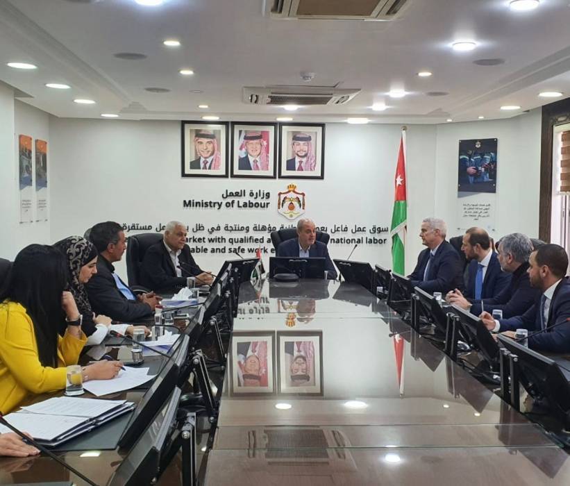 توقيع عقد عمل جماعي بين مجموعة المطار الدولي ونقابة العاملين في النقل الجوي والسياحة