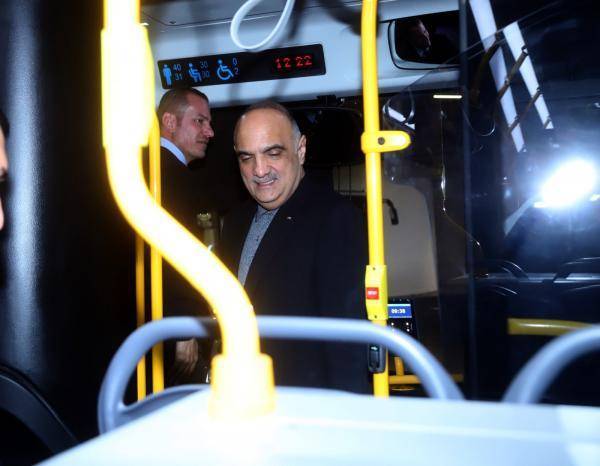 الخصاونة: أهمية مشروعي باص عمان والباص السريع في تحسين الخدمات