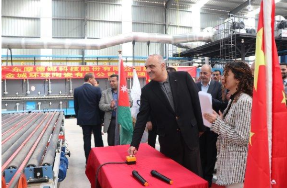 الخصاونة: ندعم البيئة الملائمة لاستقطاب الاستثمار