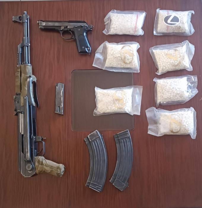 القبض على مهرب تاجر للمخدرات مرتبط بشبكة إقليمية لتهريب المخدرات