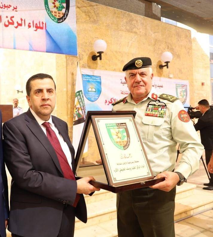 رئيس هيئة الأركان المشتركة يزور كلية العقبة الجامعية ... صور 