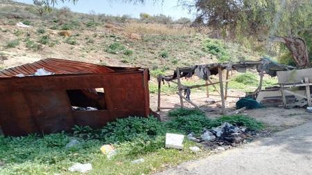 إزالة أكشاك مخالفة على طريق عمّان جرش إربد