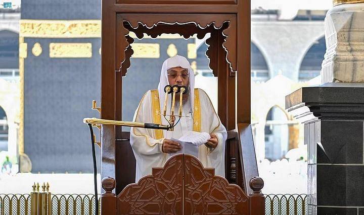 خطيب الحرم المكي يوصي بالحرص على الباقيات الصالحات ويحذر من البغي في الأرض