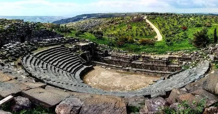 الرفاعي : 10 آلاف زائر لأم قيس وجرش وعجلون الجمعة