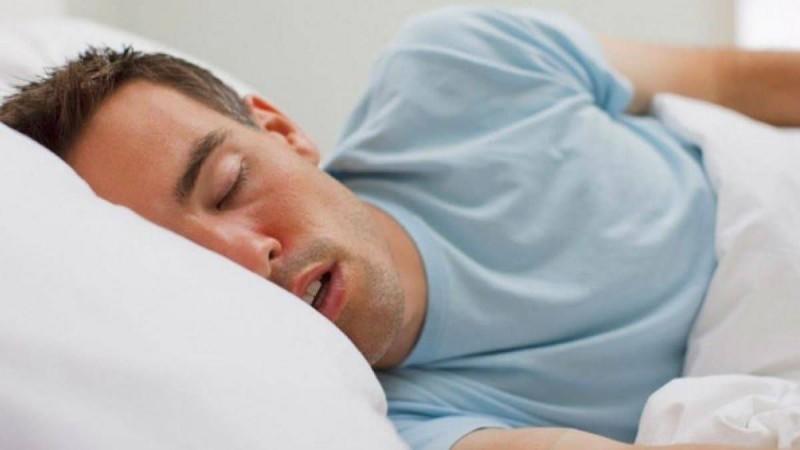 ماذا يحدث لجسمك عند النوم أقل من 6 ساعات؟