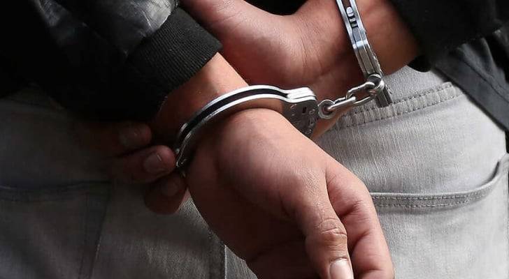 القبض على شاب طعن طليقته ووالدها ووالدتها وابن عمها في عمّان