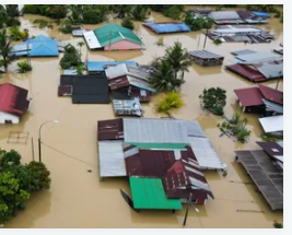 الوضع فوضوي.. فيضانات ماليزيا تجلي 40 ألف شخص