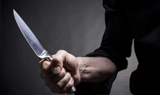 أربعيني يطعن زوجته ويسلم نفسه في عمان