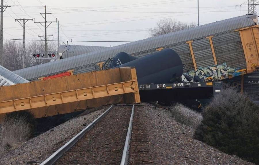 عاجل ..خروج قطار عن مساره في أوهايو.. وفرق الطوارئ تتدخل