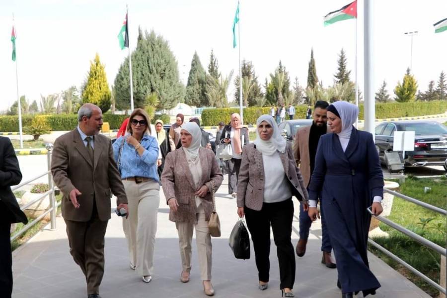 عقيلة رئيس هيئة الأركان المشتركة ترعى الاحتفال  بيوم المرأة العالمي...صور