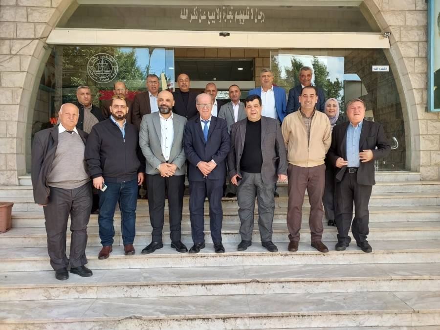 وفد من غرفة تجارة مادبا يزور الزرقاء