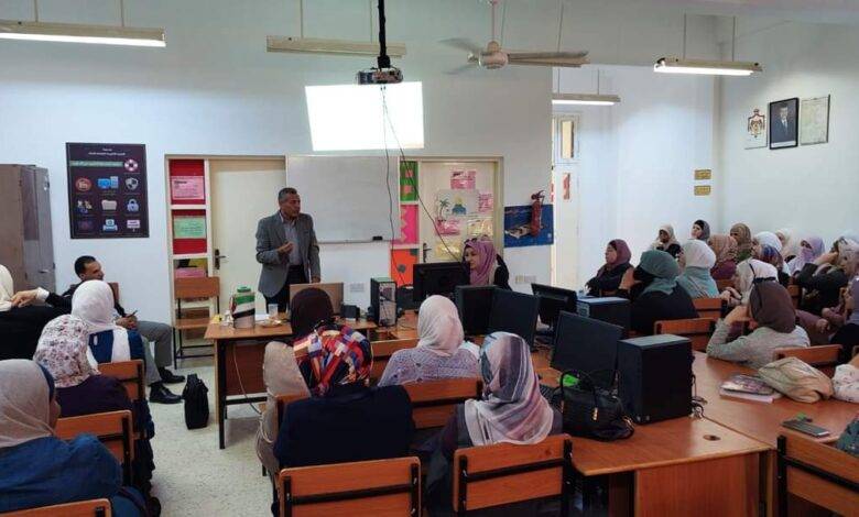 جلسة تعريفية لجائزة الحسين بن عبد الله للعمل التطوعي في مدرسة العقبة الشاملة للبنات