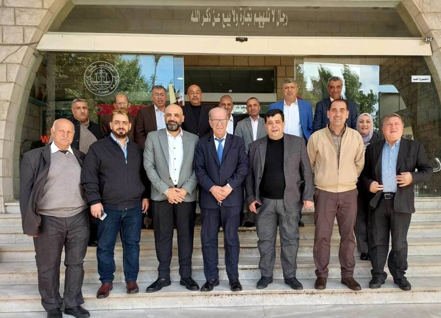 وفد من غرفة تجارة مادبا يزور تجارة الزرقاء