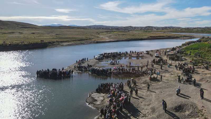 جنود فروا من المتظاهرين إلى النهر.. فحدثت الفاجعة