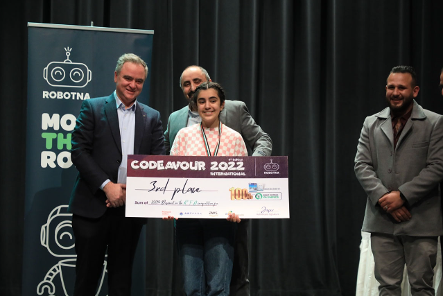 النابلسي يكرم المتأهلين للمسابقة العالمية للذكاء الاصطناعي