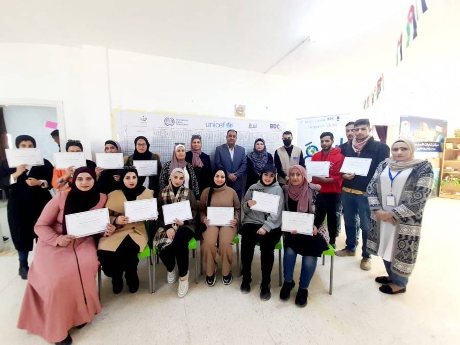 تخريج المشاركين في مشروع أندية البحث عن العمل شمال الكرك _صور