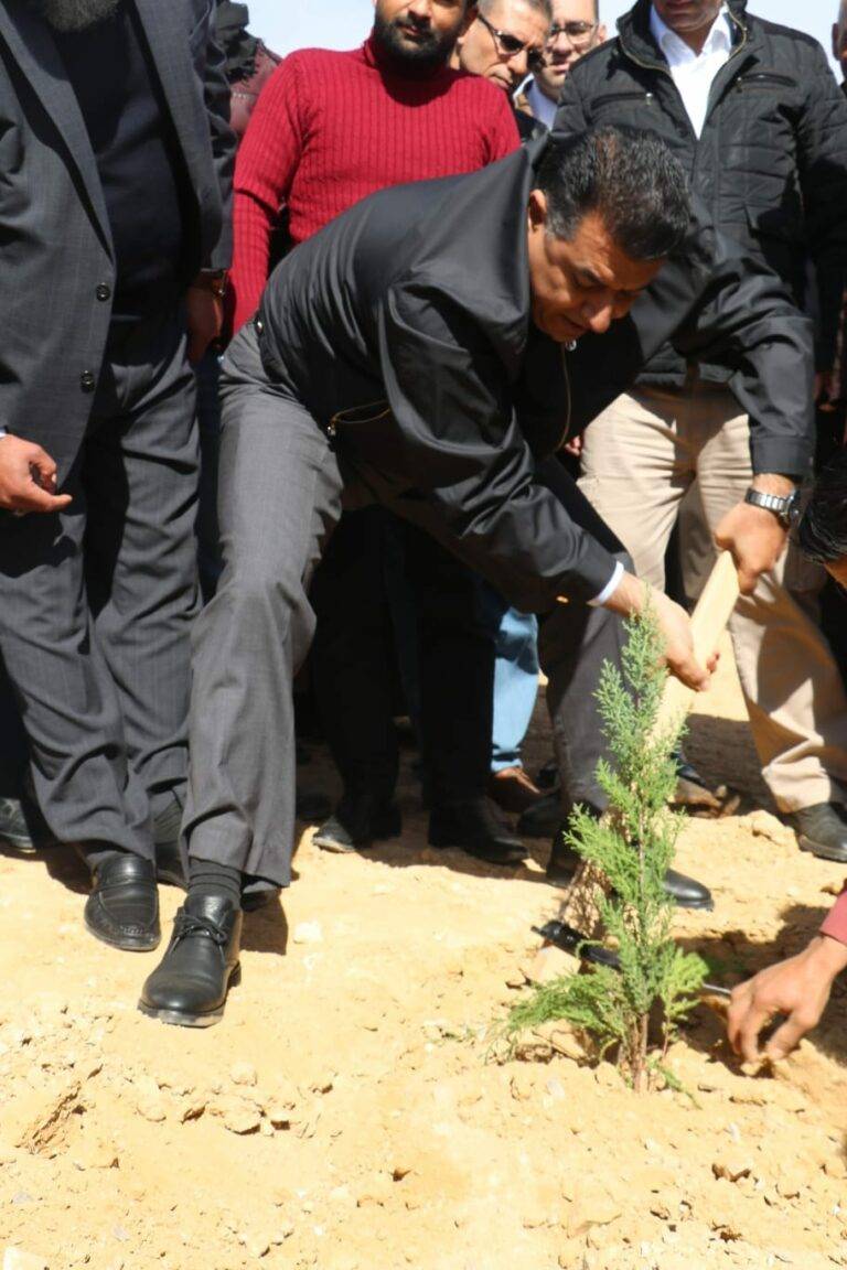 وزير الزراعة يفتتح غابة جرف الدراويش ومركز خدمات القادسية