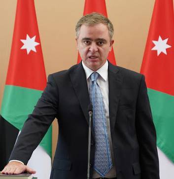 وزير الشباب يوضح سبب استخدام مركبات الوزارة خارج أوقات الدوام