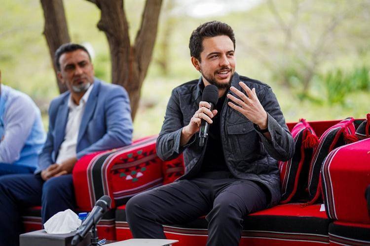 ولي العهد يلتقي شبابا ناشطين بالأغوار الشمالية( صور)