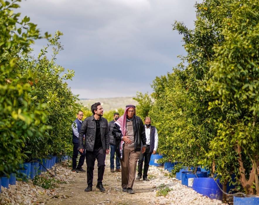 ولي العهد يزور “شيخ المزارعين” في الأغوار الشمالية