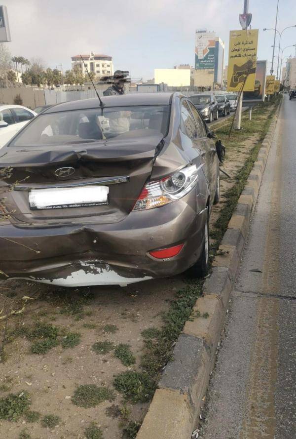 تصادم 5 مركبات في شارع المدينة المنورة