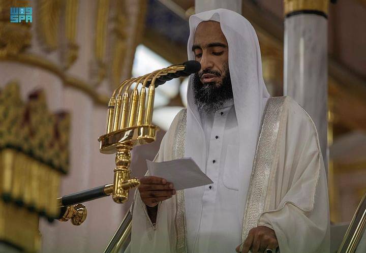 إمام المسجد النبوي: من رُزِقَ اليقظة حاسب نفسه على الأنفاس محاسبة الغريم
