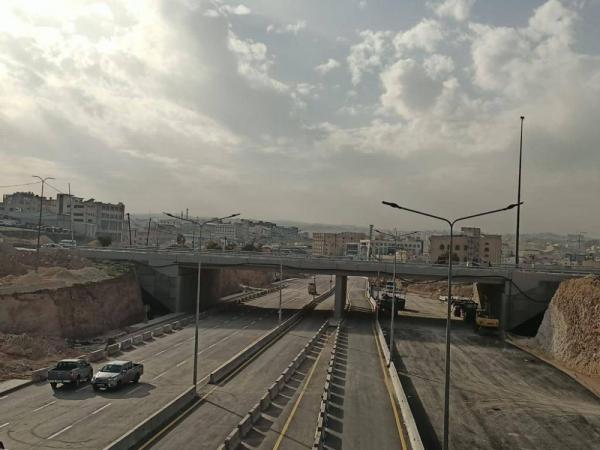 انتهاء أعمال الهيكل المعدني لجسر الهاشمية السبت