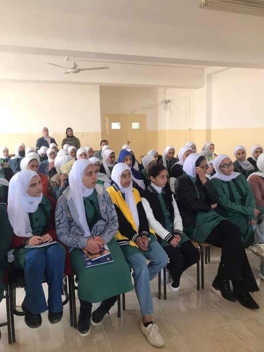 جلسة تعريفية بجائزة الحسين بن عبدالله الثاني للعمل التطوعي  في مدرسة صرفا الثانوية للبنات