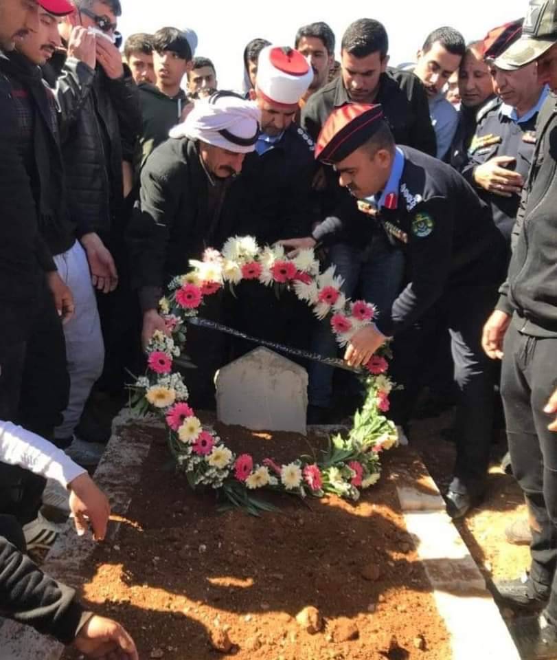 العقيد نضال الهزايمه يشارك في تشييع جثمان الشرطي سفيان مفضي  الخالدي