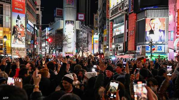 مسؤول ياباني يقترح تمويل سياسة زيادة المواليد بسندات حكومية