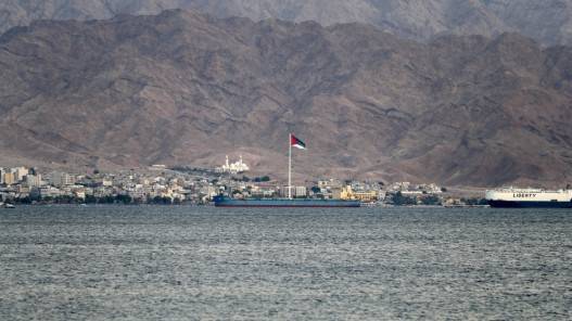 تحويل قضية باخرة أفرغت مياهها العادمة في البحر إلى المدعي العام