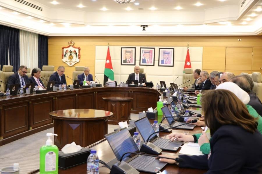 الخصاونة يوجه لضبط أسعار السِّلع ومنع المغالاة