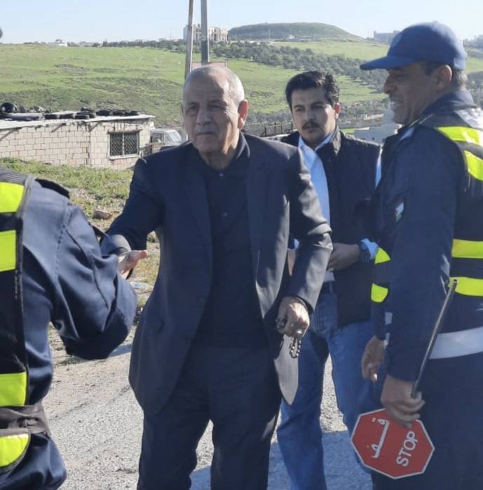 الكريشان يُفاجئ رجال الدوريات الخارجية والسير ليقول لهم (شكراً والله يعطيكم العافية)