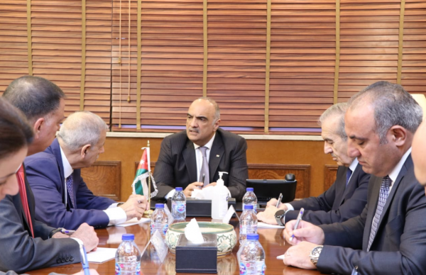 رئيس الوزراء: تطبيق كودات البناء الوطني يكفل حماية الأبنية من الزلازل