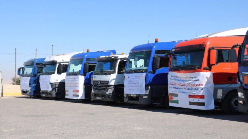 الأردن يسيّر 14 شاحنة مساعدات إغاثية إلى سوريا