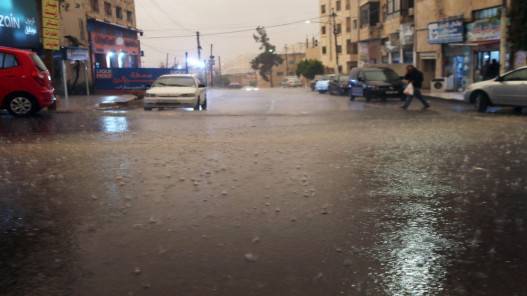 كتلة هوائية باردة ورطبة تؤثر على الأردن الثلاثاء